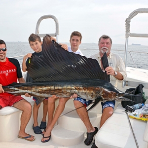 Partis de Fujaïrah, à environ 250 km de Dubaï, Pierre Bureau et ses amis ont capturé en Mer d’Oman ce sailfish qui a été relâché après la photo.