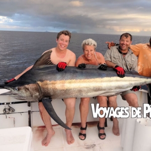 En avril 2013 non loin des îles Mitsio Pierre Rubat a capturé un marlin noir avec sa canne à popper au bout de laquelle avait été attachée une bonite vivante. Il lui a fallu 1h30 pour vaincre « la bête ». Pierre pêchait en famille avec Tropical Fishing.